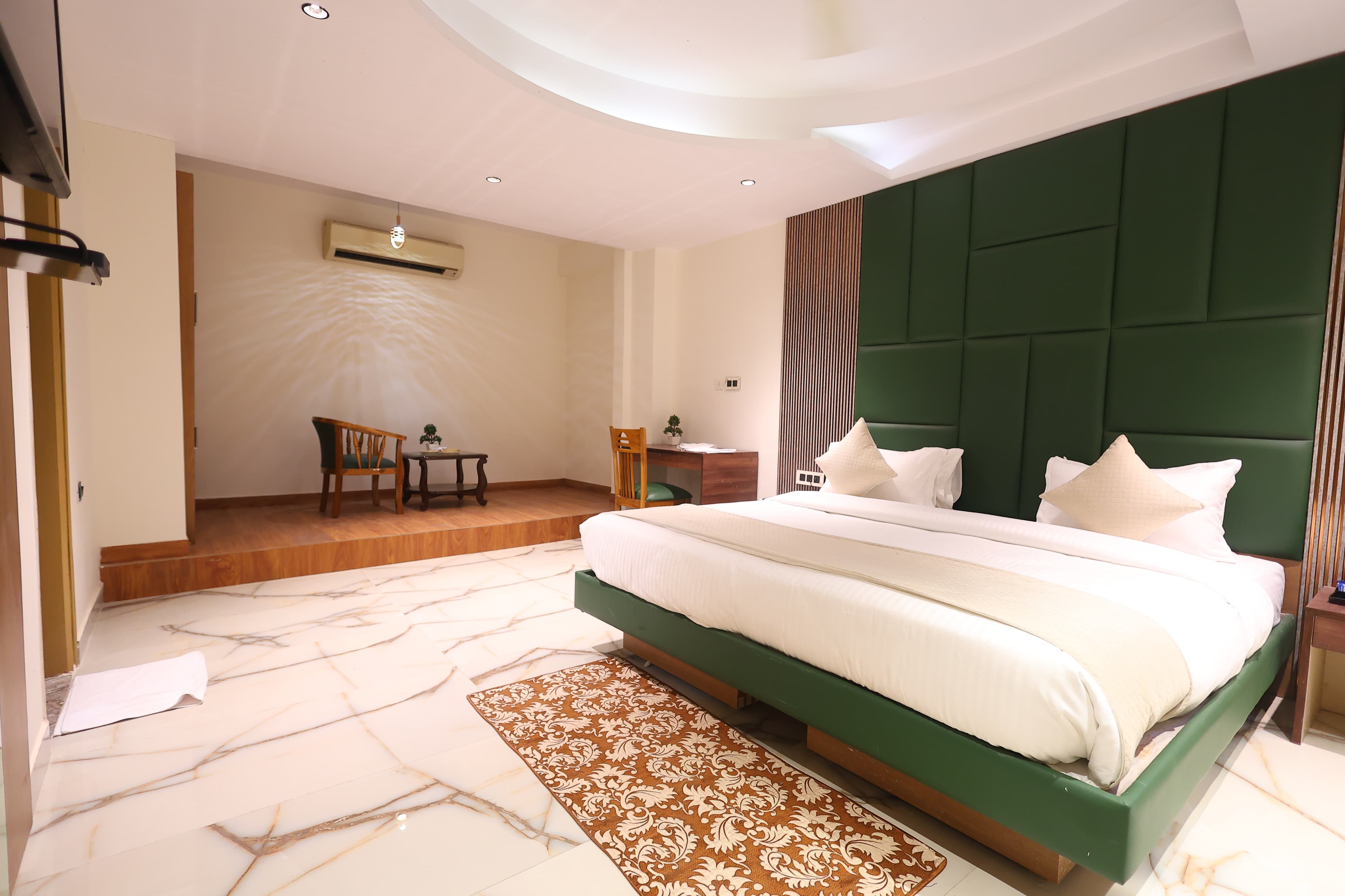 Hotel Gallery 136